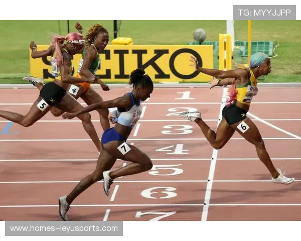 弗雷泽百米冲刺强势反超，刷新个人最佳