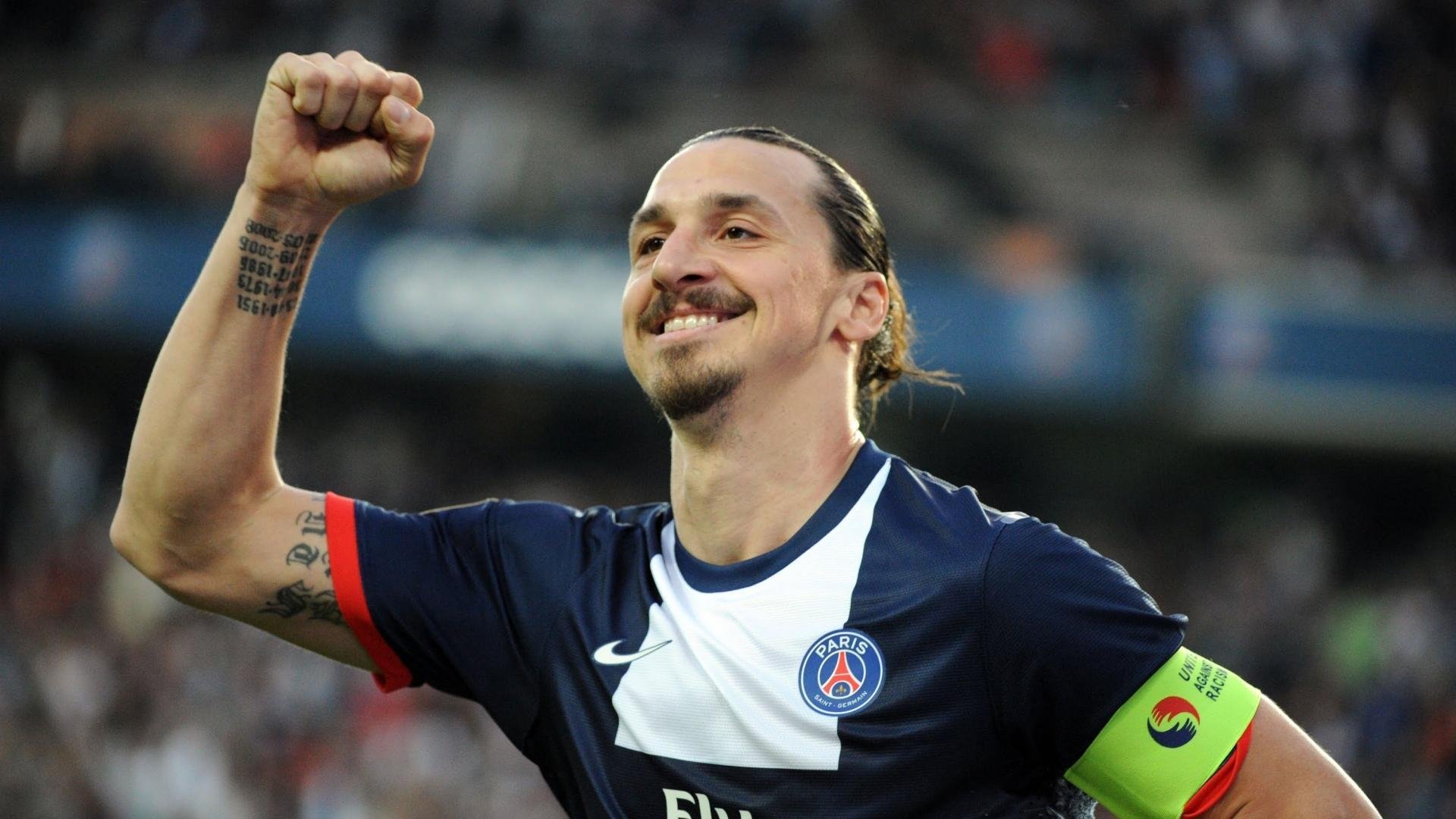 乐鱼体育下载入口-英超“绝杀大戏”：绝妙配合与逆转瞬间回顾